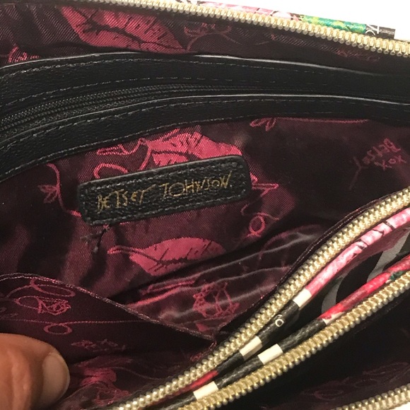New Betsey Johnson Pink Roses Dual ZIP Purse - Picture 9 of 9